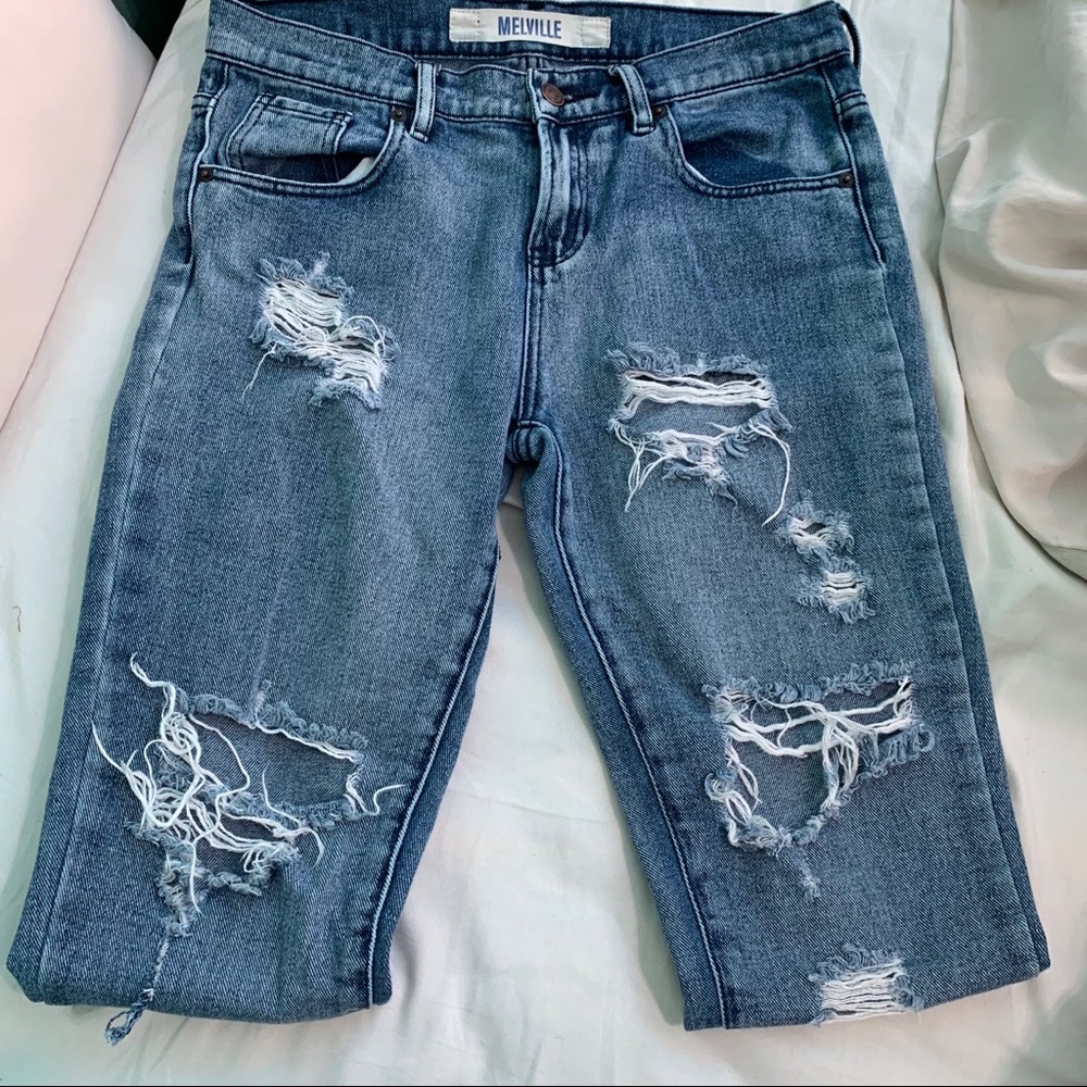BRANDY MELVILLE RIPPED MOM JEANS